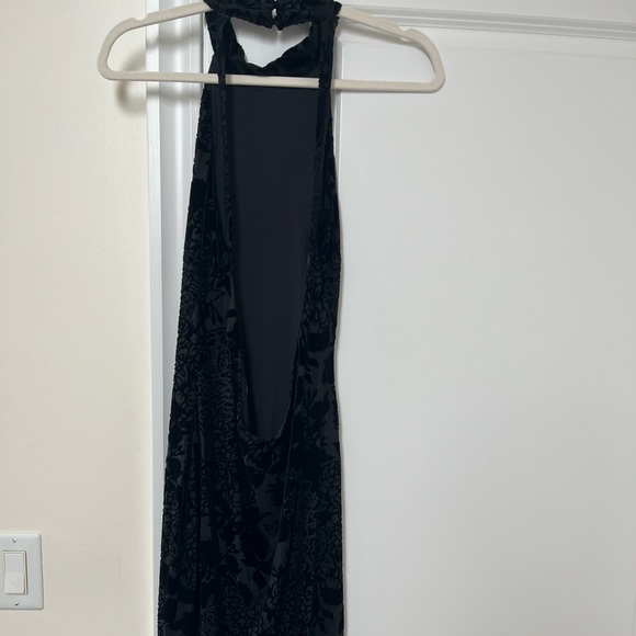 Guess mini halter dress with low back. - Picture 2 of 4